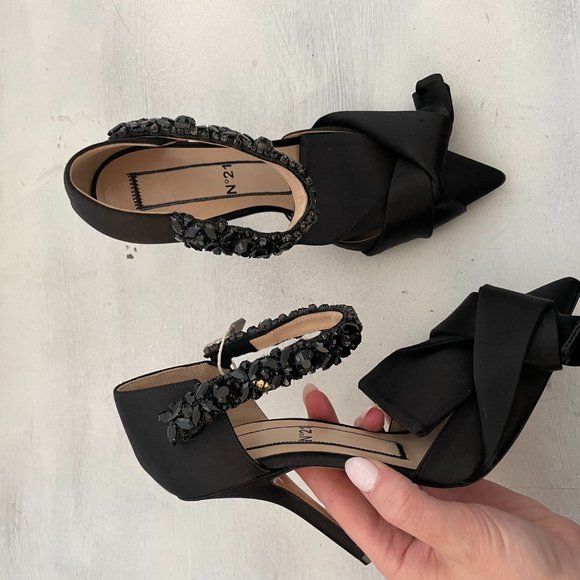 N°21 Black Satin Embellished Knotted Pumps Tonal Beads Ankle Strap Point Heels - Picture 3 of 10